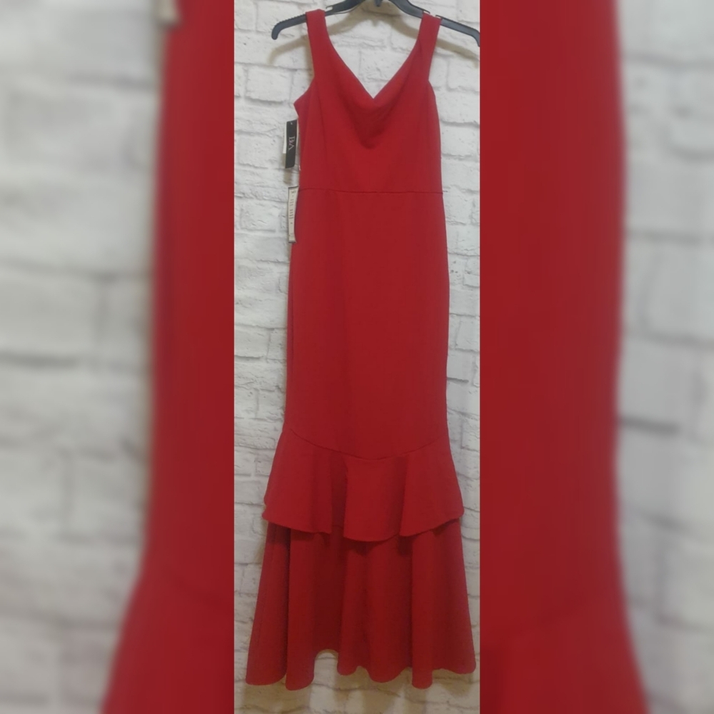 Red Ruffles - Picture 2 of 3